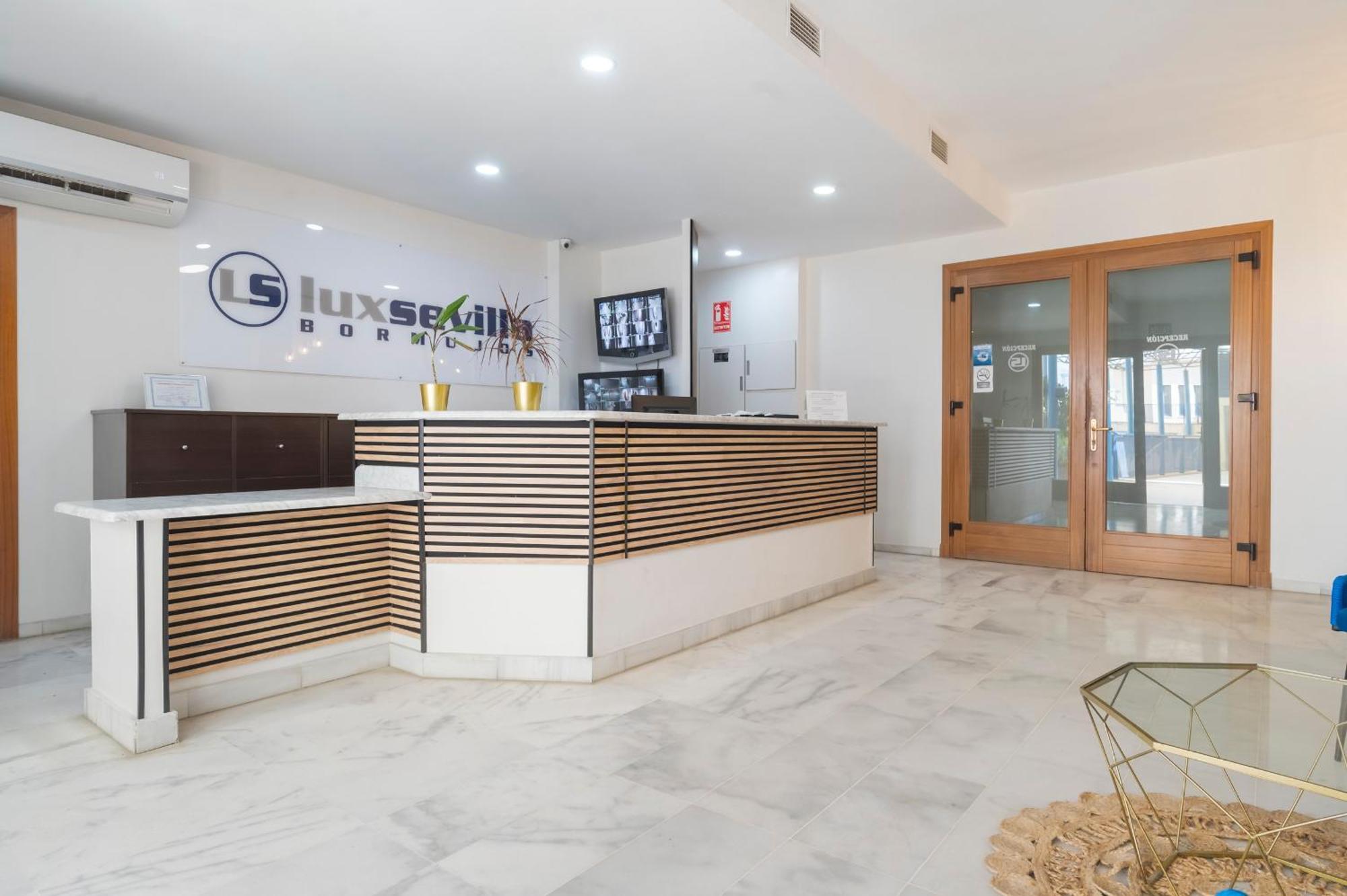 Aticos Lux Sevilla Piscina Parking Bormujos Zewnętrze zdjęcie